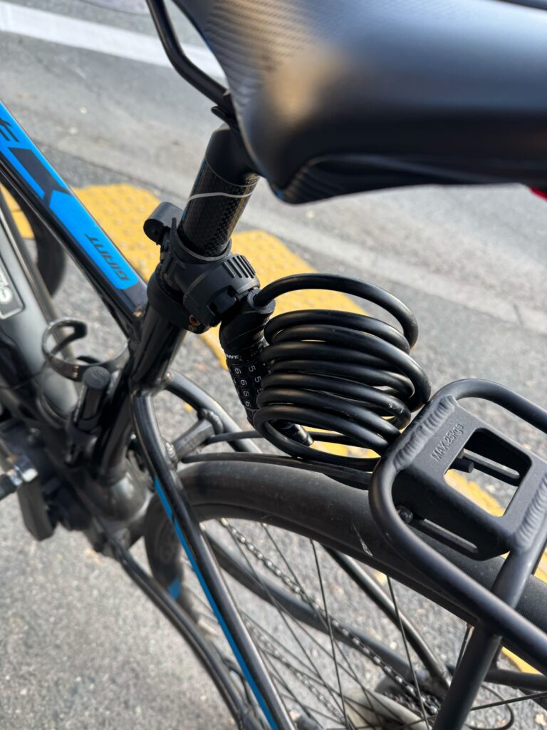 サドル後ろに付けた鍵